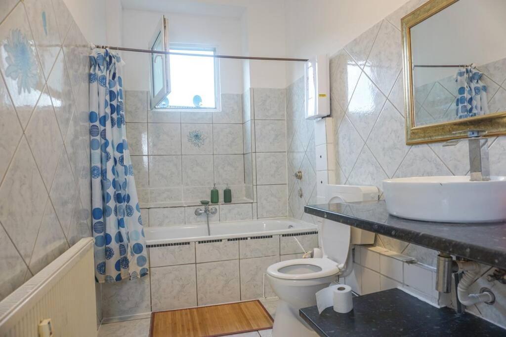 Apartment In Wuppertal - Charmante 3-Zimmer-Oase Mit Kamin Und Badewanne Luaran gambar