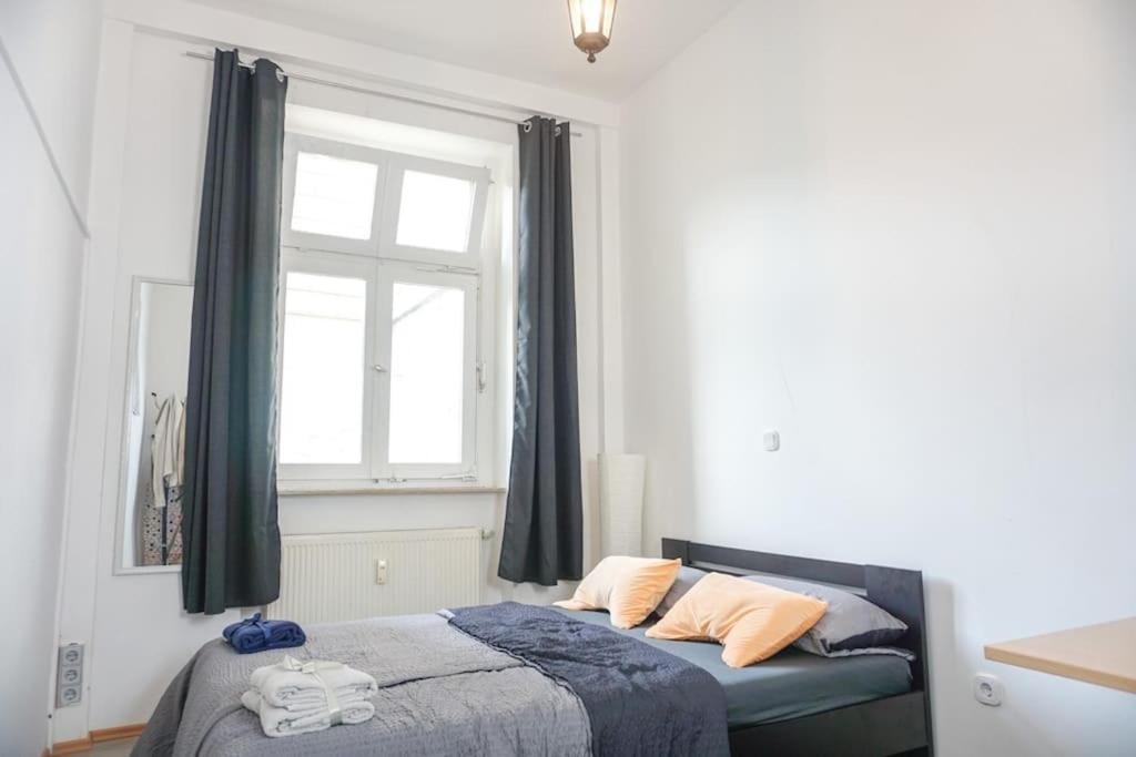Apartment In Wuppertal - Charmante 3-Zimmer-Oase Mit Kamin Und Badewanne Luaran gambar